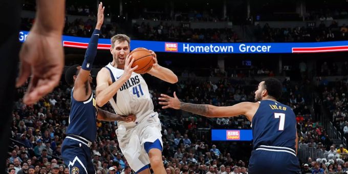 Dirk Nowitzki im Spiel mit den Dallas Mavericks gegen Golden State. Dirk Nowitzki