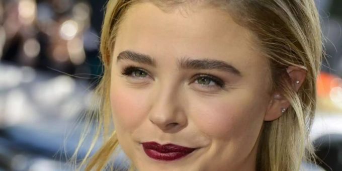 Chloë Grace Moretz lächelt (Archivbild). Chloë Grace Moretz