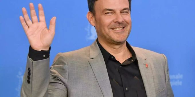 François Ozon stellte auf der Berlinale seinen Film «Grace a Dieu» (Dt. Titel: Gelobt sei Gott) vor. Foto: Gregor Fischer François Ozon stellte auf der Berlinale seinen Film «Grace a Dieu» (Dt. Titel: Gelobt sei Gott) vor. Foto: Gregor Fischer