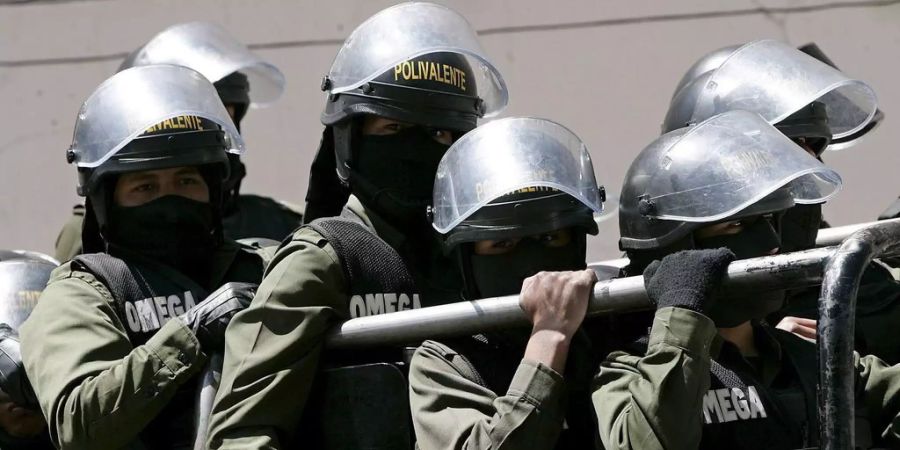 Polizisten in Bolivien bei Protesten in La Paz.