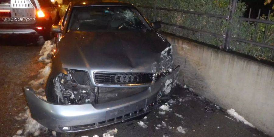 Am Fahrzeug entstand Totalschaden.