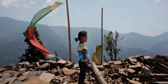 Zerstörung herrscht nach einem Erbeben in Nepal von 2016. Zerstörung herrscht nach einem Erbeben in Nepal von 2016.