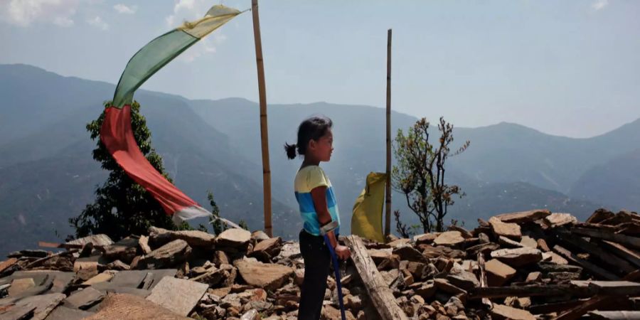 Zerstörung herrscht nach einem Erbeben in Nepal von 2016.