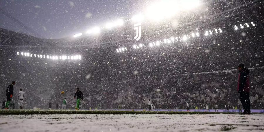 Schneesturm im Juve-Stadium, Spitzenspiel gegen Atalanta abgesagt.