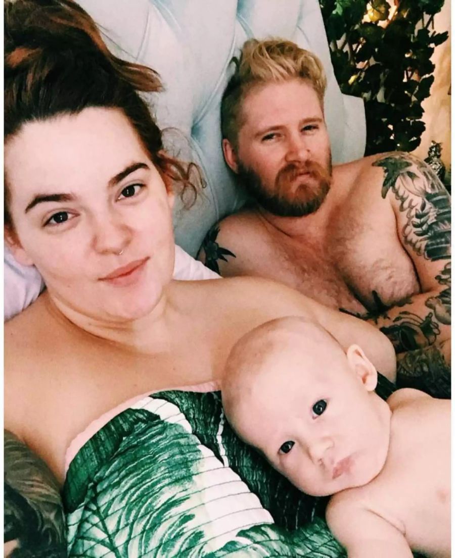 Tess Holliday und ihr Ehemann Nick (hier mit Söhnchen Rylee) fordern Respekt für alle Frauen.