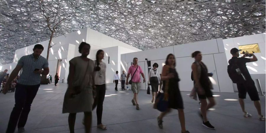 Das Louvre in Abu Dhabi öffnete seine Tore.