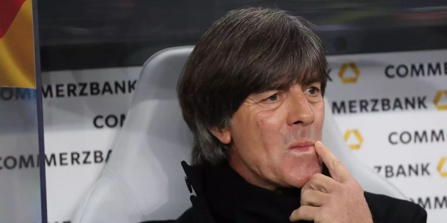 Deutschlands Nationaltrainer Jogi Löw blickt sorgenvoll.