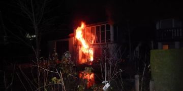 Die Erdgeschosswohnung stand beim Eintreffen der Einsatzkräfte im Vollbrand.