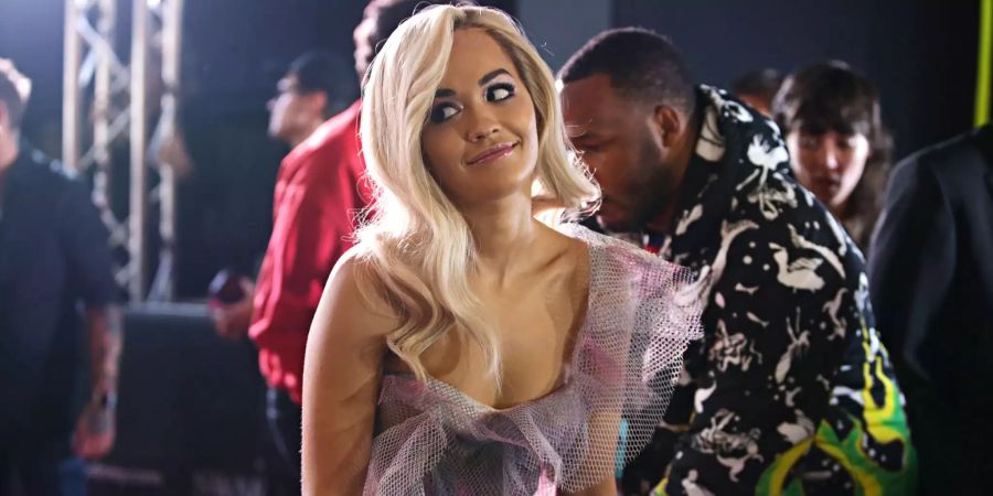 Rita Ora kommt auf dem roten Teppich der 32. Aria-Awards in Sydney an.