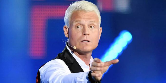Guido Cantz moderiert im Fernsehen unter anderem die Unterhaltungsshow «Verstehen Sie Spaß?». der deutsche Fernsehmoderator Guido Cantz moderiert eine Show.