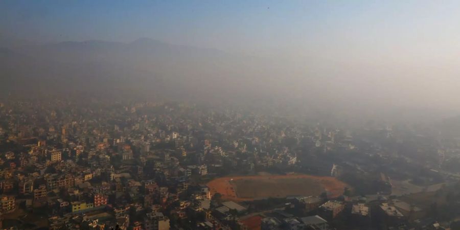 Kathmandu in Nepal ist von Smog überdeckt.