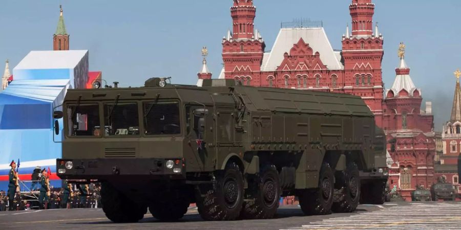 Ein russisches Raketenabschussystem während einer Militärparade in Moskau.