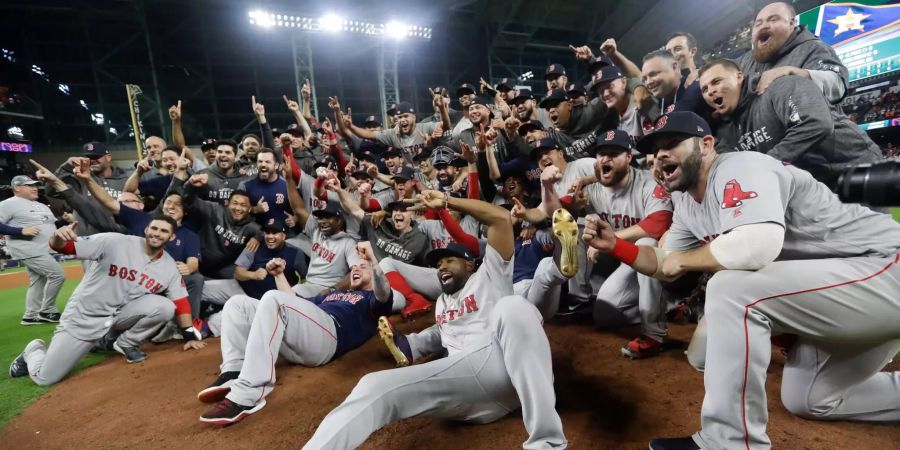 Die Boston Red Sox feiern nach dem Spiel gegen Houston.