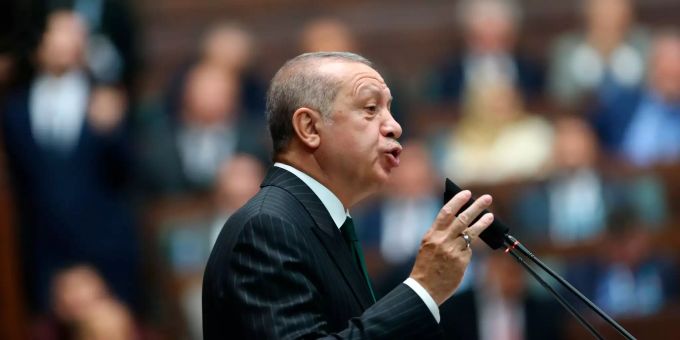 Recep Tayyip Erdogan, Präsident der Türkei, hält eine Rede vor den Abgeordneten seiner regierenden Partei. Recep Tayyip Erdogan, Präsident der Türkei, hält eine Rede vor den Abgeordneten seiner regierenden Partei.