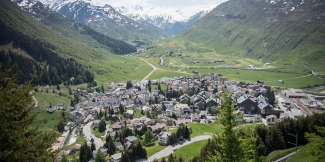 Das Dorf Andermatt in Urserntal im Kanton Uri, am Freitag, 25. Mai 2018.