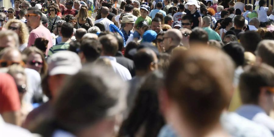 Menschenmenge auf dem Züri Fäscht 2016 - Keystone