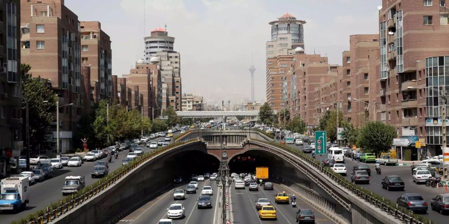 Der Verkehr in den Strassen von Teheran.