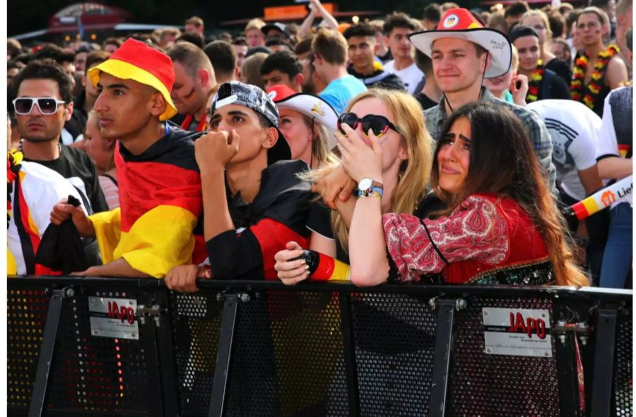 Kein schöner Tag für die deutschen Fans: Jogi Löws Team schied gestern gegen Südkorea von der WM aus.