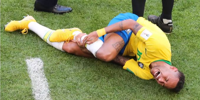 Oscarverdächtig gut: Neymar am heulen. Oscarverdächtig gut: Neymar am heulen.