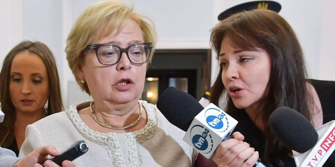 Polen - Regierung zieht im Machtkampf um Oberstes Gericht Zügel an