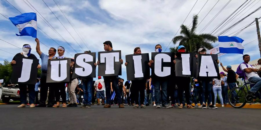 Nicaraguanische Demonstranten fordern Gerechtigkeit.