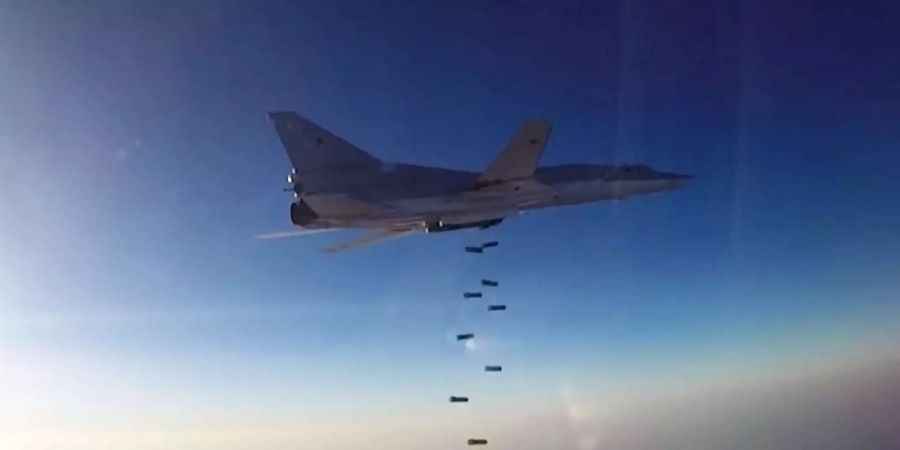 Die russische Armee hat Gebiete im Süden Syriens bombardiert.