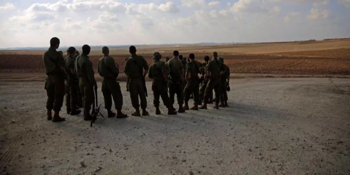Israelische Militär warten auf ihren Einsatz (Archivbild). Israelische Militär warten auf ihren Einsatz (Archivbild).