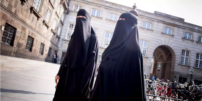 Ab Anfang 2019 gilt das Burkaverbot auch in den Niederlanden. Ab Anfang 2019 gilt das Burkaverbot auch in den Niederlanden.