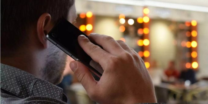 Betrüger ködern Opfer im Kanton Basel-Landschaft mit angeblich lukrativen Finanzanlagen per Telefon. Betrüger ködern Opfer im Kanton Basel-Landschaft mit angeblich lukrativen Finanzanlagen per Telefon.