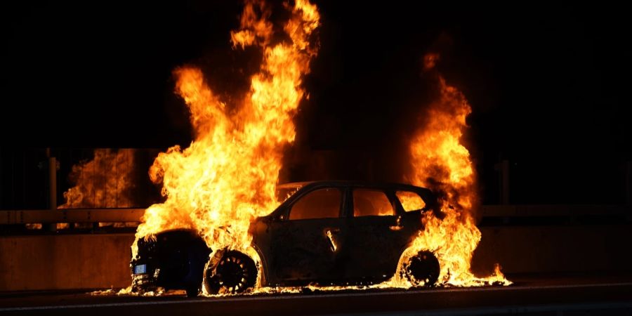 Fahrzeugbrand auf der A2