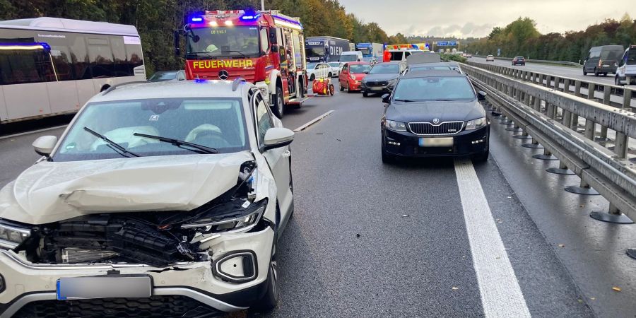 Am Freitagnachmittag fuhren auf der Autobahn 81 85 Fahrzeuge an 17 verschiedenen Unfallstellen aufeinander.