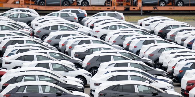 Der Volkswagen-Konzern hat bei den Verkäufen markant Gas gegeben. (Archivbild) Der Volkswagen-Konzern hat bei den Verkäufen markant Gas gegeben. Weltweit lieferte der Konzern mit allen Marken im November 22,6 Prozent mehr Fahrzeuge aus als vor einem Jahr. (Archivbild)