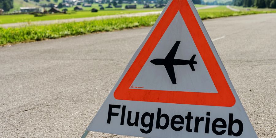 Flugbetrieb auf dem Flugplatz. - St. Stephan