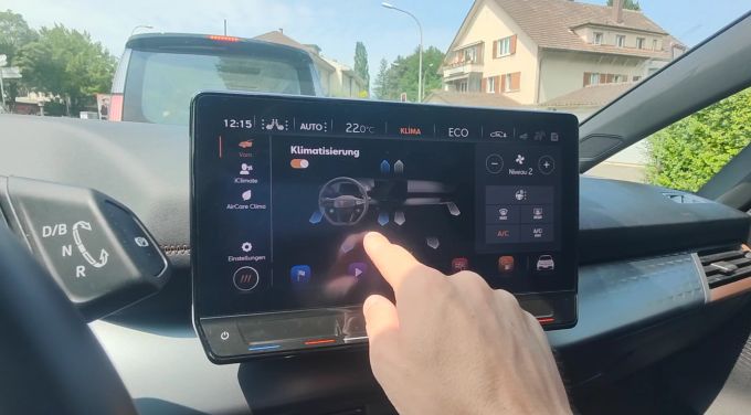 Die vielen Touch-Oberflächen schmälern das sonst eigentlich gute Cupra-Erlebnis. Cupra Born