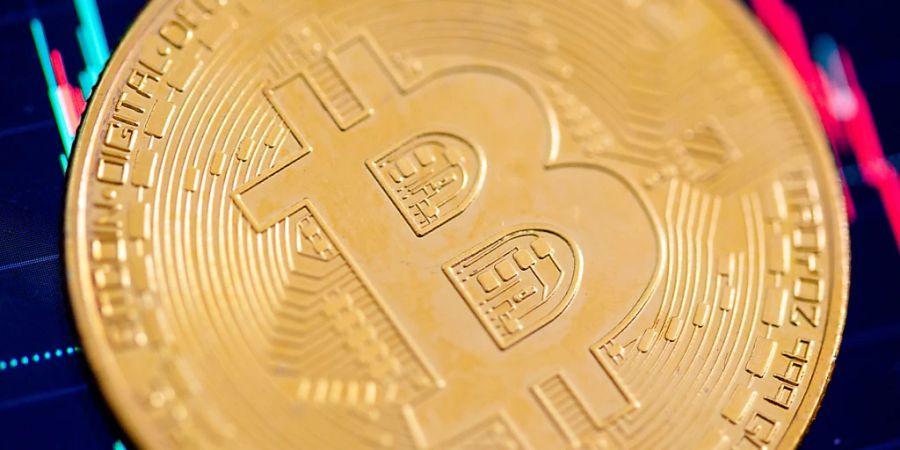 Die bekannteste Digitalwährung Bitcoin hatte im Herbst 2021 ihr Allzeithoch von über 60'000 Dollar erreicht, vor einem Jahr lag der Wert eines Bitcoin dann nach dem FTX-Kollaps bei unter 17'000 Dollar. Seither hat sich der Kurs wieder in etwa verdoppelt. (Archivbild)