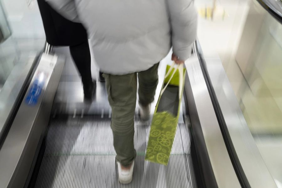 Nicht alle Shopperinnen und Shopper nehmen im Weihnachtstrubel Rücksicht auf andere. (Symbolbild)