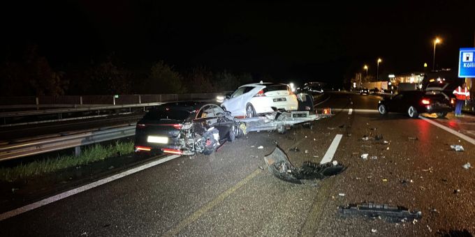 Kölliken/A1: Mehrfachkollision verursacht grossen Schaden. Unfall auf A1
