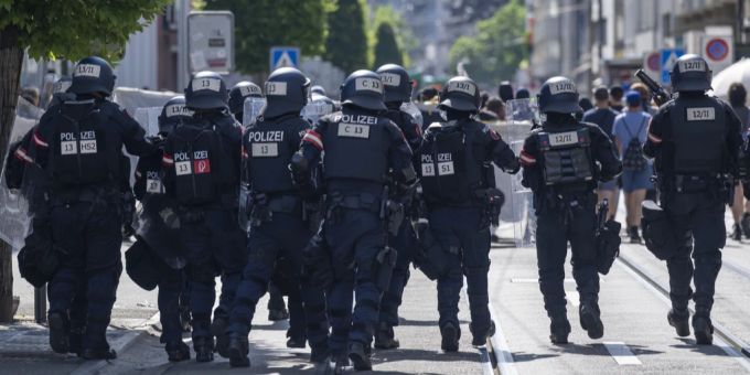 In Basel-Stadt als Polizist zu arbeiten scheint unattraktiv. Die Löhne sind so tief wie in kaum einem anderen Kanton. Polizisten Basel-Stadt