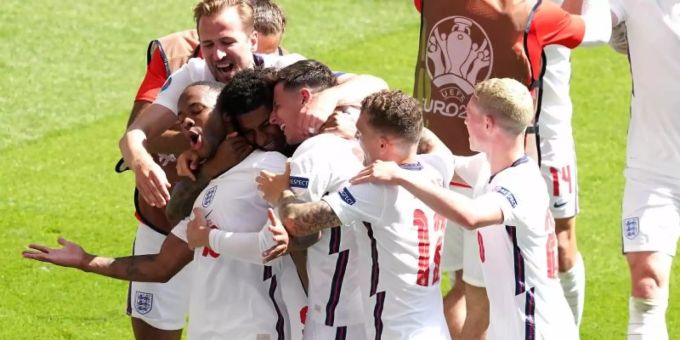 Die englischen Spieler bejubeln die 1:0-Führung im Spiel gegen Kroatien an der Euro 2020 im Wembley. Euro 2020