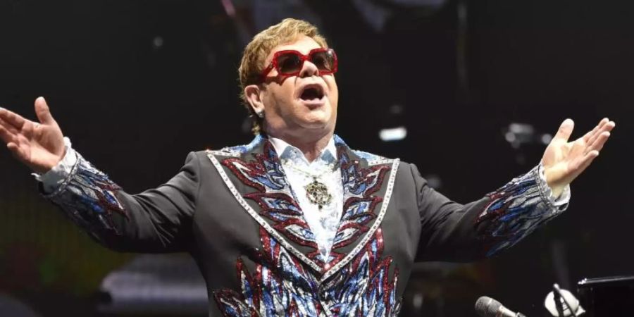 Elton John setzt seine Farewell-Tour 2022 fort. Foto: Rob Grabowski/Invision/AP/dpa