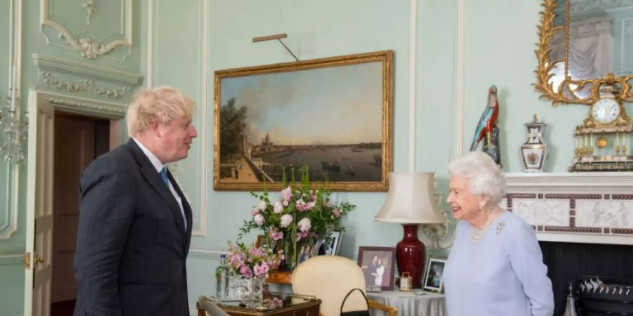 Queen empfängt Boris Johnson erstmals seit Pandemiebeginn wieder zu persönlicher Audienz.