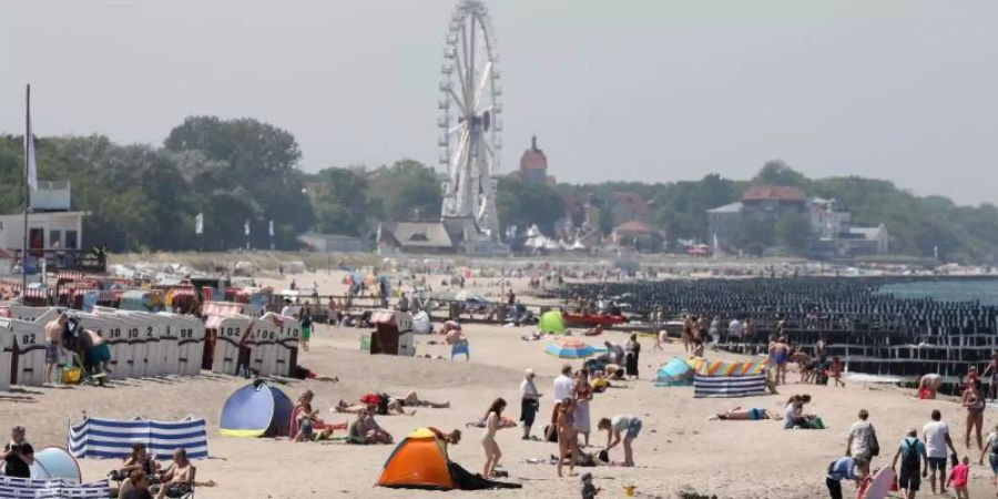 In Mecklenburg-Vorpommern müssen Besucher bei Anreise einen negativen Corona-Test vorlegen, vollständig geimpft oder genesen sein. Foto: Bernd Wüstneck/dpa-Zentralbild/dpa