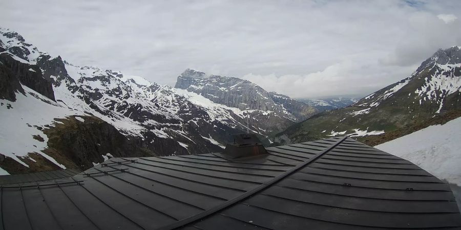 Rund um die Spannorthütte UR auf rund 2000 Metern Höhe gibt es ebenfalls noch viel Schnee.