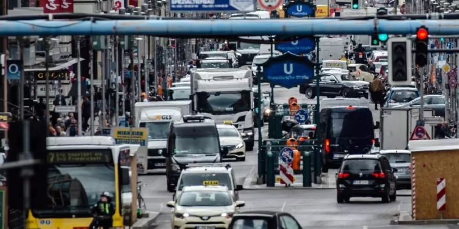 Die Folgekosten sämtlicher Verkehrsmittel haben sich im Jahr 2017 in Deutschland einer neuen Studie zufolge auf rund 149 Milliarden Euro belaufen. Foto: Paul Zinken