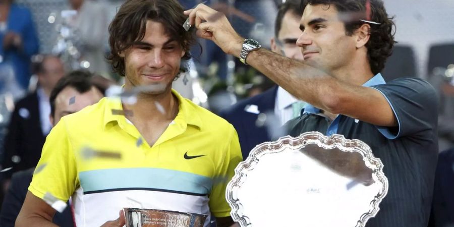 32. Sieg über Rafael Nadal auf Sand im Final von Madrid 2009 – Siege gegen Rafael Nadal sind nicht einfach zu holen, auf Sand sowieso nicht. Einen seiner zwei Triumphe auf der roten Asche gelingt Roger Federer auf den etwas schnelleren Plätzen von Madrid. Im Final von 2009 besiegt er den «Stier von Manacor» satt mit 6:4 und 6:4.