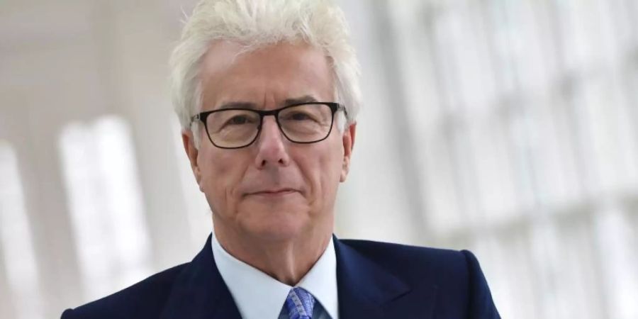 Der britische Bestseller-Autor Ken Follett wird 70. Foto: Arne Dedert