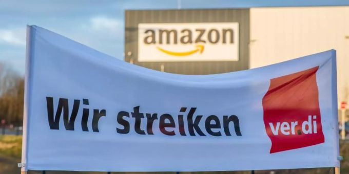 Vor dem Amazon-Aktionstag hat Verdi zu Streiks beim Versandhändler aufgerufen. amazon verdi