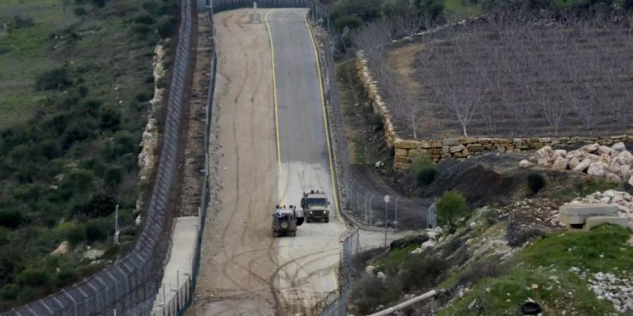 Israelische Militärfahrzeuge auf den Golen-Höhen