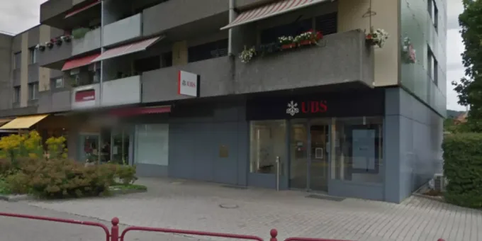 Rauber Uberfallt Ubs Filiale In Zollikofen Und Fluchtet Mit Velo