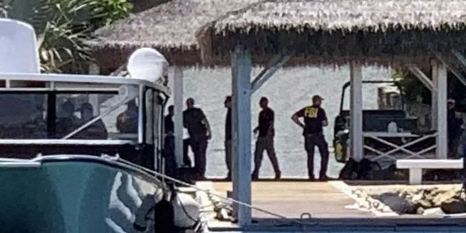 Die FBI-Agenten haben am Montag (Ortszeit) die private Insel und das Anwesen von Jeffrey Epstein in der Karibik durchsucht. Jeffrey Epstein Karibikinsel